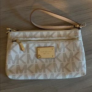 MICHAEL by Michael Kors Jet Set Large Wris…